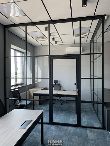 Перегородки LOFT S7 в черном профиле Перегородки LOFT S7 в черном профиле