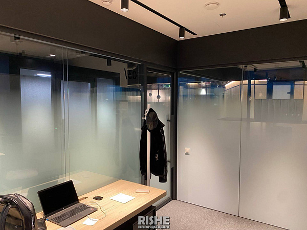 Офис Рише перегородки Twin Градиент тонировка  (2).JPG
