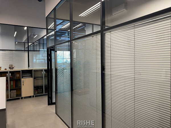 Стеклянные перегородки с жалюзи для Русарм  (9).JPG
