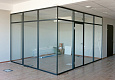 Экономичные перегородки со стеклом и ЛДСП в алюминиевом профиле  для офисов и коммерческих интерьеров. Толщина каркаса от 25 мм ригели до 75мм стойки. С распашными и откатными дверьми 