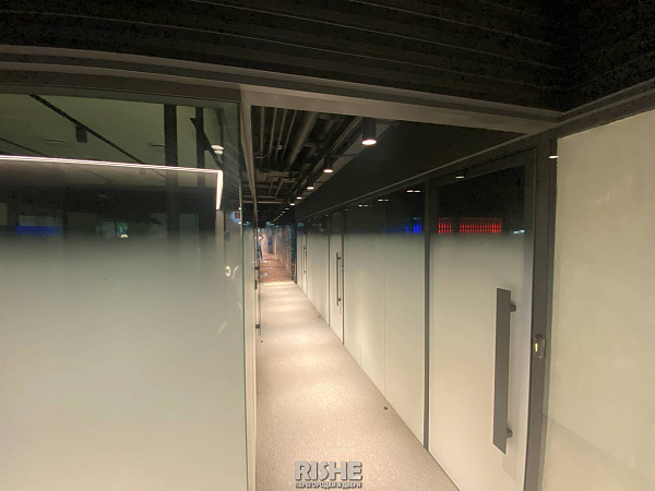 Образцы профилей Рише для стеклянных перегородок и дверей  (6).JPG