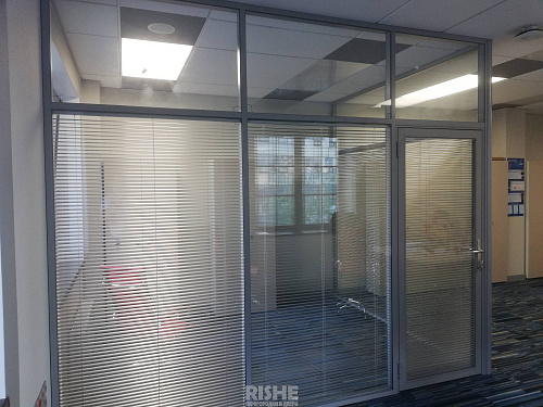 Перегородки S7 с жалюзи по уровню двери Перегородки S7 с жалюзи по уровню двери