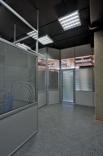 Перегородки S2 одинарное остекление с жалюзи Перегородки S2 одинарное остекление с жалюзи