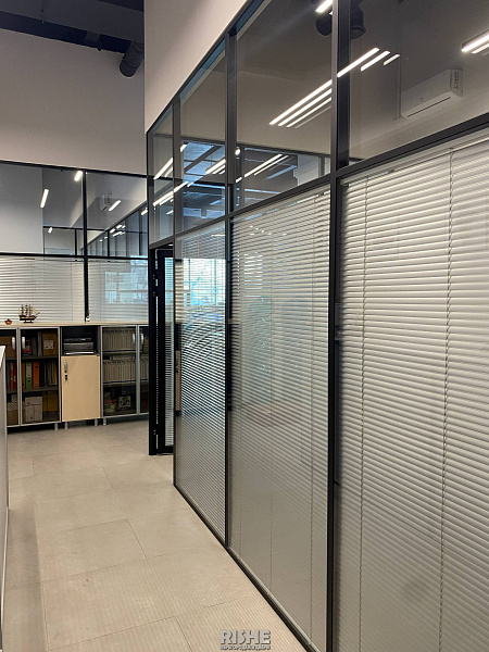 Стеклянные перегородки с жалюзи для Русарм  (7).JPG