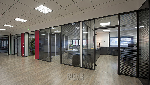 Перегородки S7 с жалюзи на всю высоту Перегородки S7 с жалюзи на всю высоту