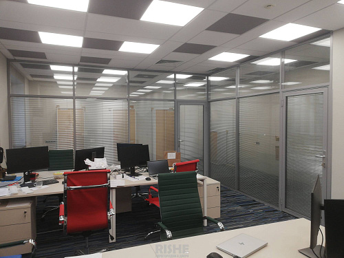 Перегородки S7 с жалюзи по уровню двери Перегородки S7 с жалюзи по уровню двери