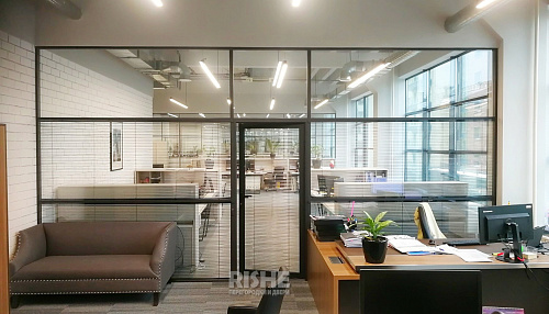 Дверь DOUBLE с жалюзи Дверь DOUBLE с жалюзи