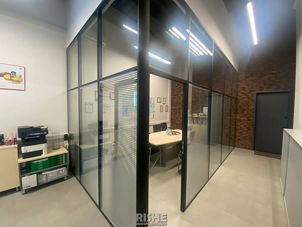 Стеклянные перегородки с жалюзи для Русарм  (25).JPG