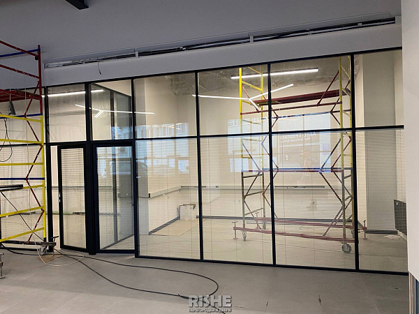 Стеклянные перегородки с жалюзи для Русарм  (6).JPG