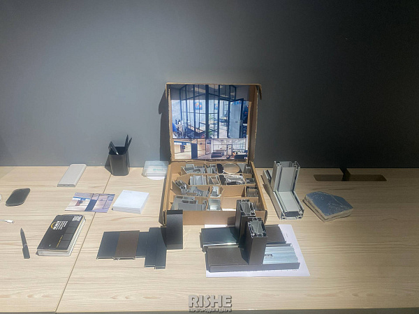 Образцы профилей Рише для стеклянных перегородок и дверей  (13).JPG