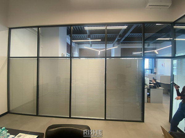 Стеклянные перегородки с жалюзи для Русарм  (26).JPG