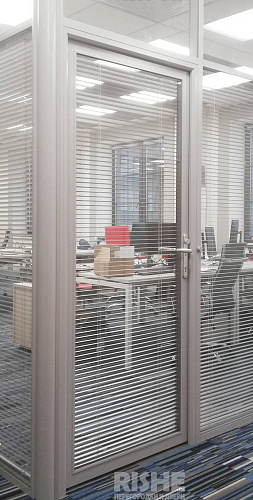 Дверь DOUBLE с жалюзи Дверь DOUBLE с жалюзи