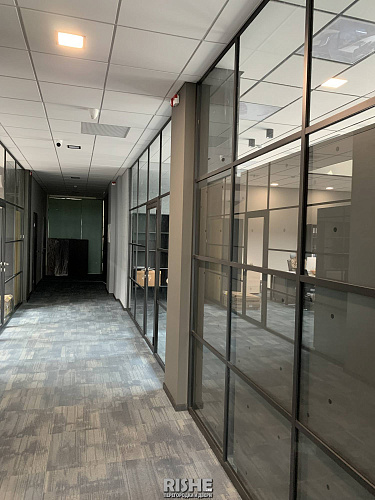 Перегородки LOFT S7 в черном профиле Перегородки LOFT S7 в черном профиле