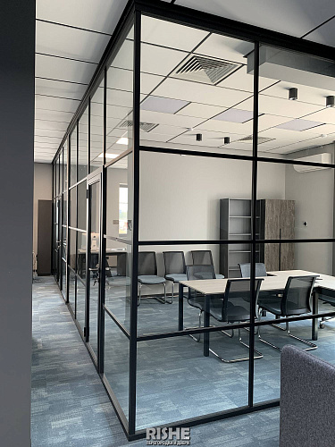 Перегородки LOFT S7 в черном профиле Перегородки LOFT S7 в черном профиле