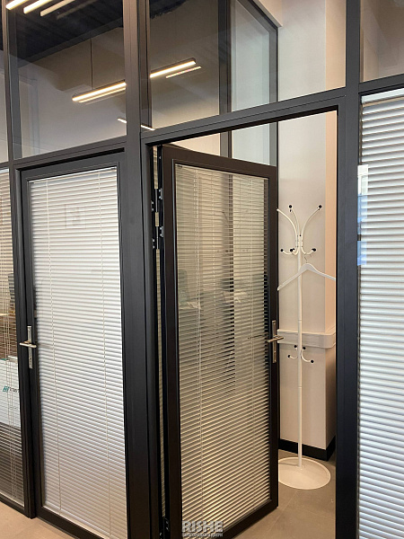 Стеклянные перегородки с жалюзи для Русарм  (20).JPG
