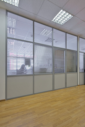 Перегородки S2 одинарное остекление с жалюзи Перегородки S2 одинарное остекление с жалюзи