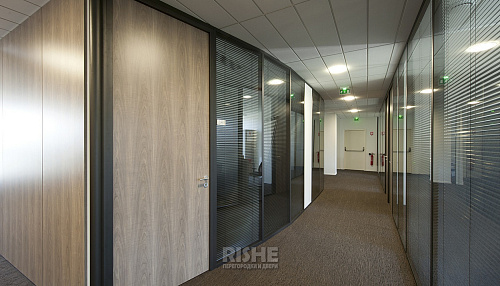 Перегородки S7 с жалюзи на всю высоту Перегородки S7 с жалюзи на всю высоту