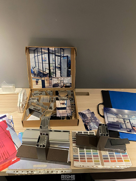 Образцы профилей Рише для стеклянных перегородок и дверей  (11).JPG