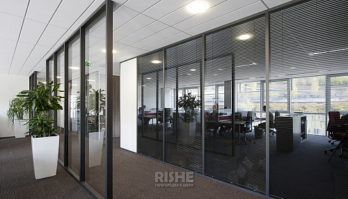 Перегородки S7 с жалюзи на всю высоту Перегородки S7 с жалюзи на всю высоту