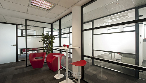 Перегородки S7 одинарный витраж с широкими секциями Перегородки S7 одинарный витраж с широкими секциями