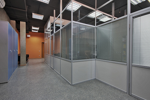 Перегородки S2 одинарное остекление с жалюзи Перегородки S2 одинарное остекление с жалюзи