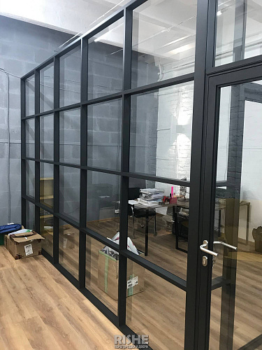 Перегородки LOFT S7 в черном профиле Перегородки LOFT S7 в черном профиле