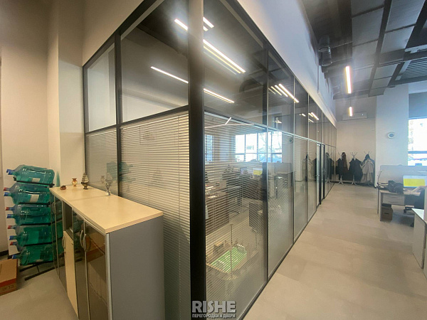 Стеклянные перегородки с жалюзи для Русарм  (21).JPG