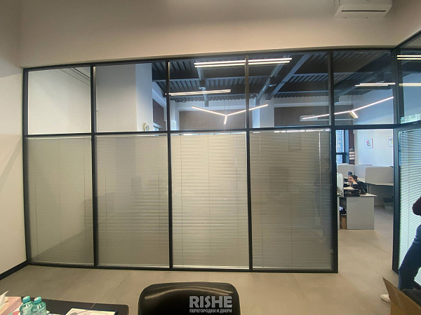 Стеклянные перегородки с жалюзи для Русарм  (18).JPG