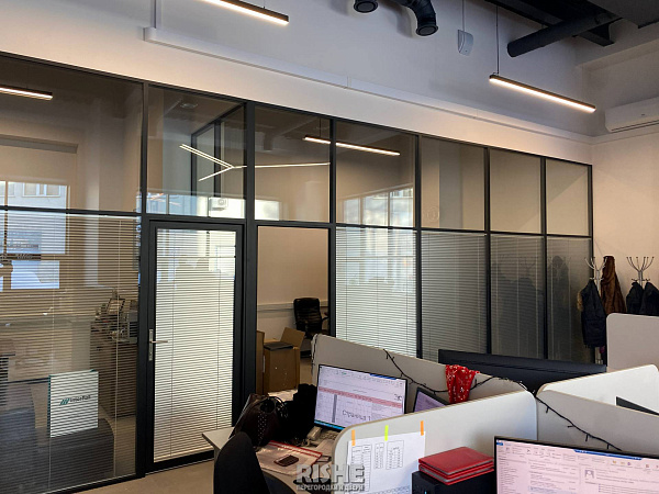 Стеклянные перегородки с жалюзи для Русарм  (8).JPG